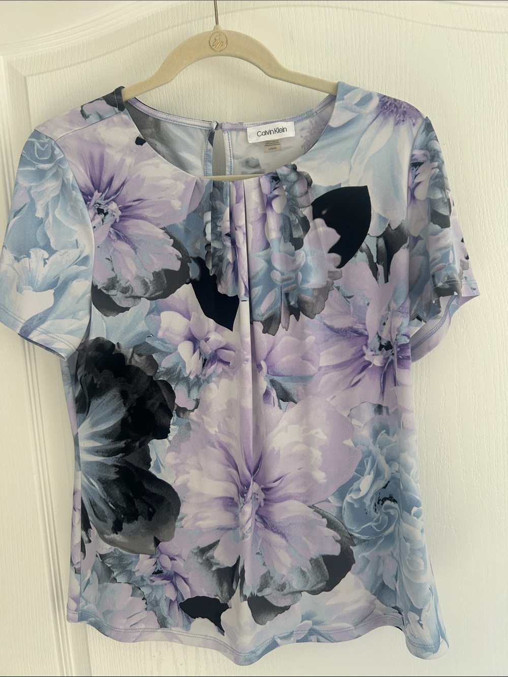 Gorgeous Calvin Klein soft silky Lilac blues Floral watercolor top large
